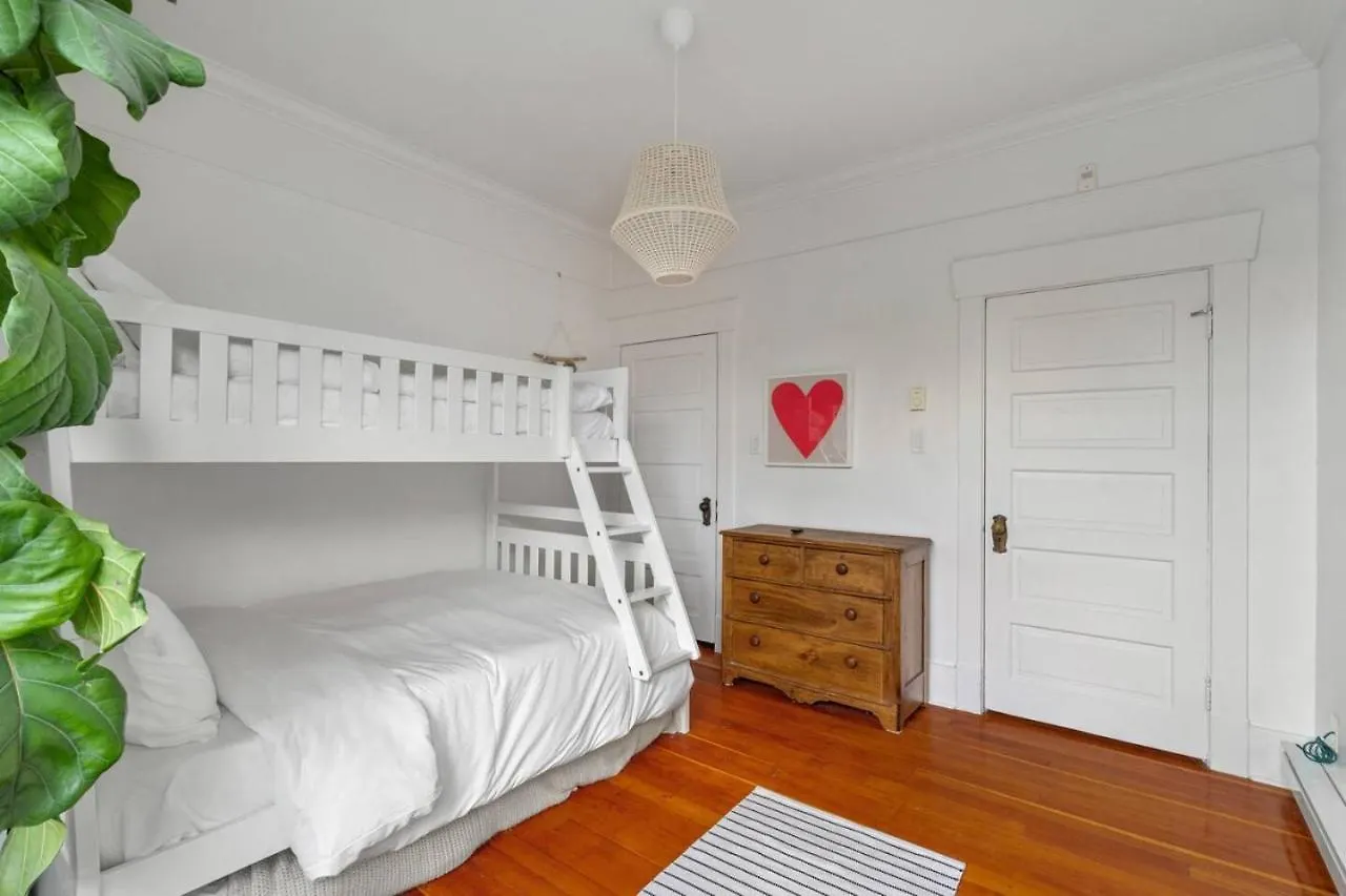 Apartament Beautiful, Newly Renovated Creek Home Vancouver Kanada
