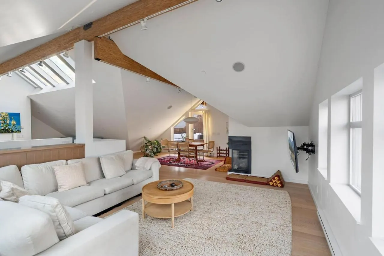 Beautiful, Newly Renovated Creek Home Vancouver Apartament
